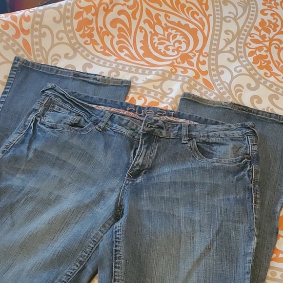 Jeans - Picture 2 of 3